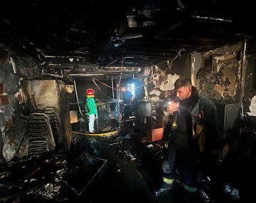 Se incendió la redacción de Revista Anfibia