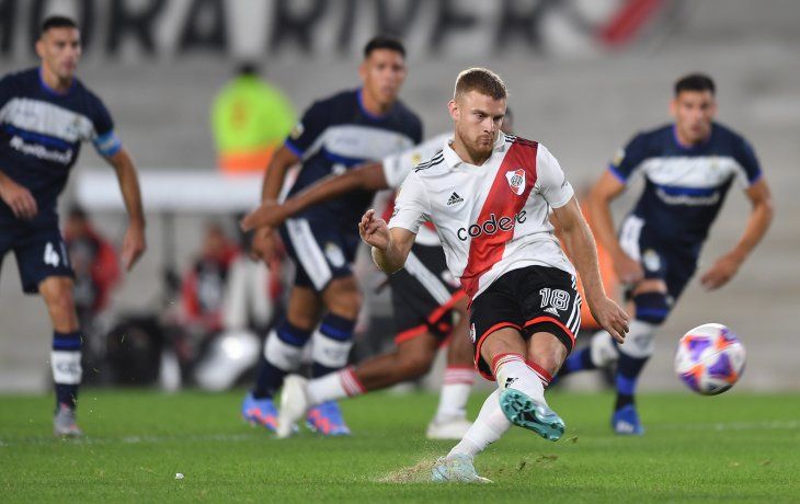 River goleó a Gimnasia y es más puntero que nunca
