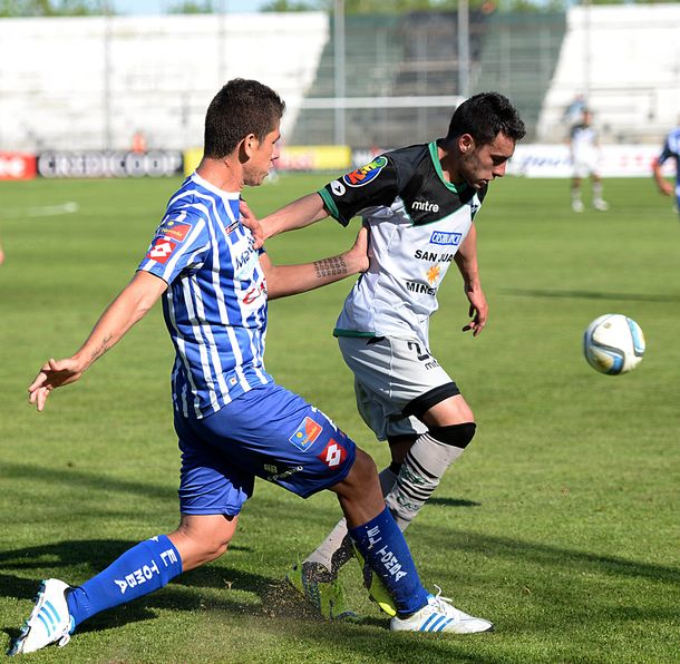 Godoy Cruz quebró la racha de San Martín en el clásico