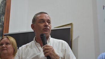 Álvaro Delgado aseguró que no va a subir impuestos si es electo presidente y le pasó la pelota al Frente Amplio. Álvaro Delgado aseguró que no va a subir impuestos si es electo presidente y le pasó la pelota al Frente Amplio.