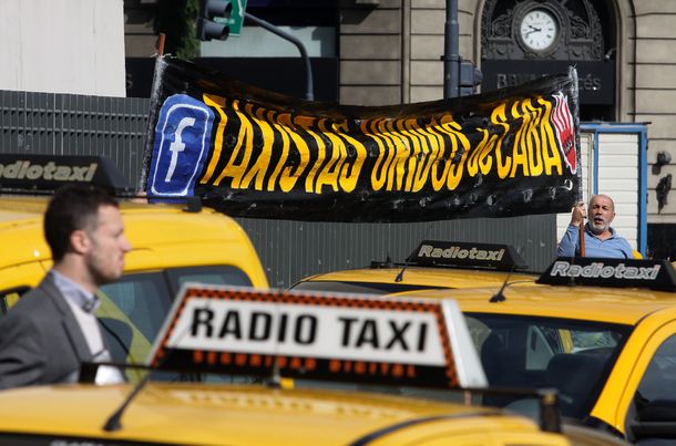 Uber, acorralado: primer revés judicial para la empresa