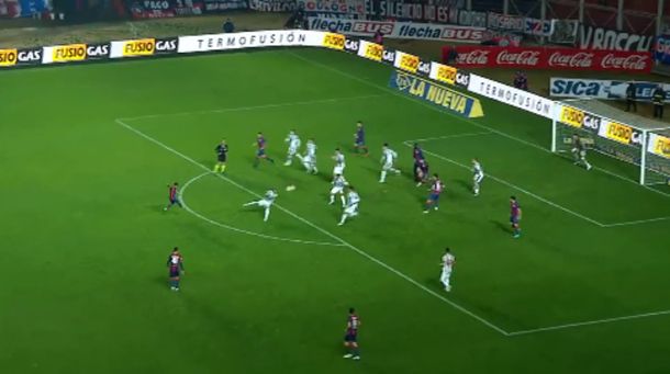 Candidato al gol del año: el tremendo bombazo de Barrios para el empate de San Lorenzo