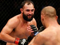 Un ex campeón de UFC sufrió un duro castigo y decepcionó en Las Vegas