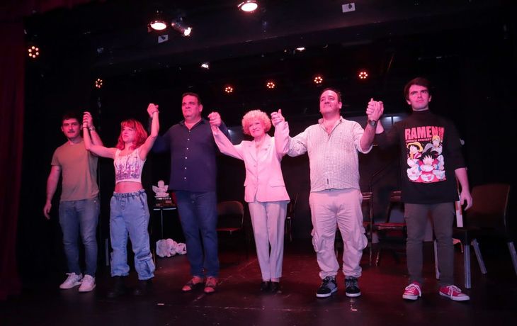 A sala llena, debutó la obra APPSTINENCIA: ¿Podés vivir sin señal? con María Rosa Fugazo