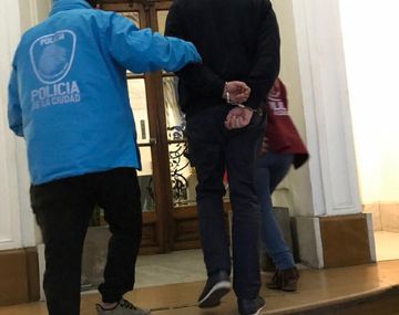 Detuvieron a un pediatra del Garrahan por pornografía infantil