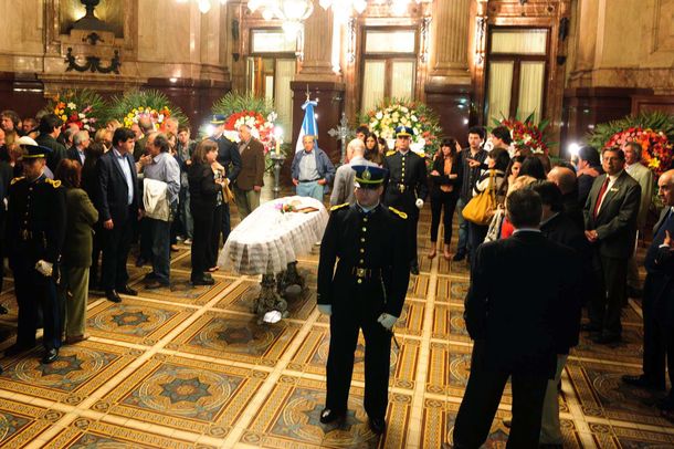 Los restos de Antonio Cafiero son despedidos en una ceremonia íntima