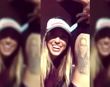Un fanático de Racing se tatuó la cara de Barbie Blanco