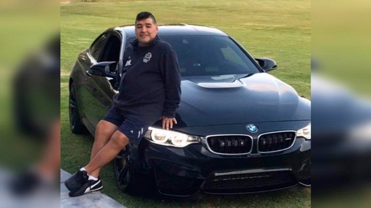 Subastan auto exclusivo de Maradona: Así es el BMW con sirena que tiene la firma de Diego