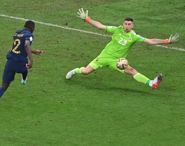 Dibu Martínez suena en un grande de Europa para reemplazar a un histórico