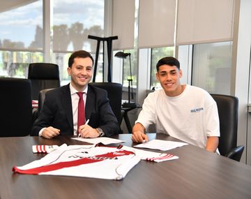 River renovó a Lencina y lo blindó con una cláusula millonaria: ¿vuelve a jugar?