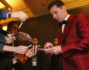 Las cargadas al llamativo traje de Lionel Messi en Twitter