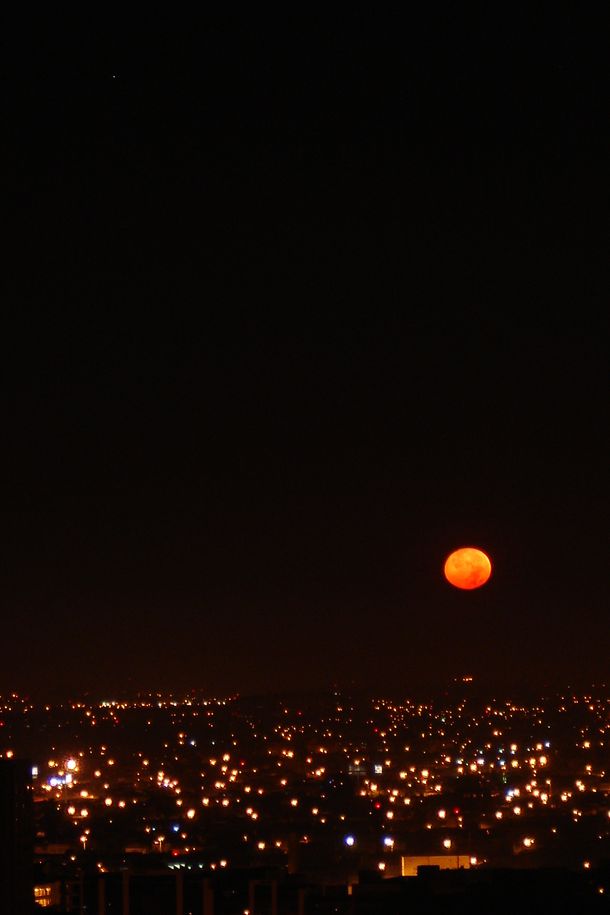 La luna se vio roja durante 78 minutos en toda América