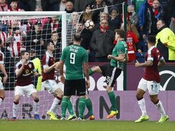 El cabezazo goleador llegó cuando faltaba un minuto para el final del partido El cabezazo goleador llegó cuando faltaba un minuto para el final del partido