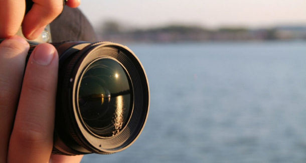 Le cobró 250 dólares a una familia por una sesión de fotos y el insólito resultado se volvió viral