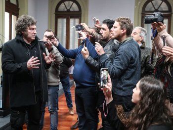 Desde que asumió Javier Milei, Argentina cayó 47 posiciones en el ranking de libertad de prensa