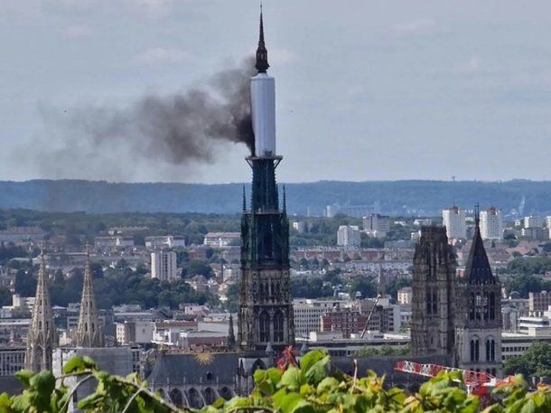 El alcalde de Rouen informó que “por el momento se desconoce el origen del incendio