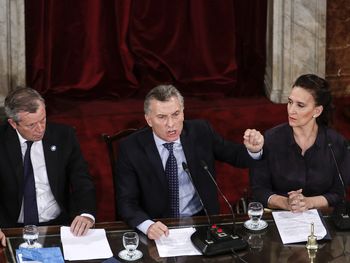 Emilio Monzó, Mauricio Macri y Gabriela Michetti