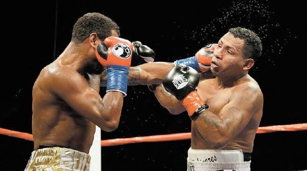 La pelea del morbo: mirá el gancho al hígado de Mosley que derribó a Mayorga