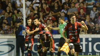 Patronato le ganó 2-0 a River Patronato le ganó 2-0 a River