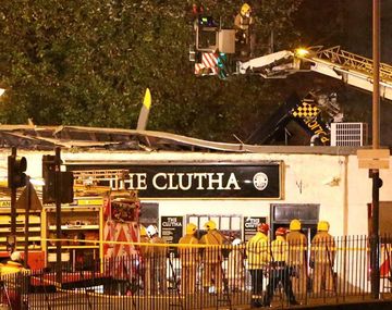 Escocia: ocho muertos tras caer un helicóptero policial sobre un bar