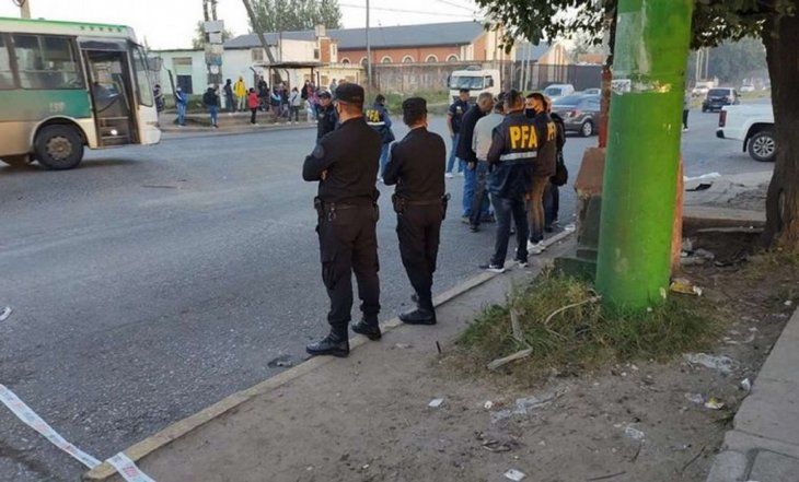 Mataron a un efectivo de la Policía Federal mientras esperaba el colectivo en José C. Paz