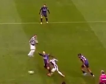 Una brutal patada del Cuchu Cambiasso ante Juventus