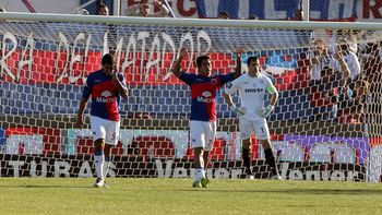 tigre goleo a racing y deja a zubeldia en la cuerda floja tigre goleo a racing y deja a zubeldia en la cuerda floja