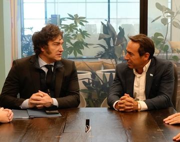 Así fue recibido Javier Milei en las oficinas de Mercado Libre