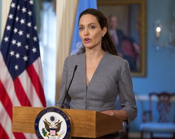 Angelina Jolie, docente en una escuela de Economía