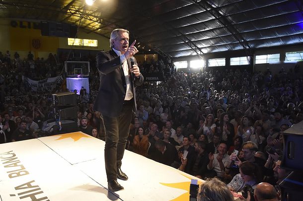 Alberto Fernández: Macri dejó caer las reservas a un ritmo pasmoso
