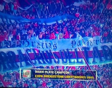 La hinchada de River le agradeció al Panadero
