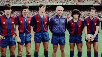 Fue compañero de Maradona y jugó en el Barcelona, pero las adicciones y depresión lo llevaron a vivir en la calle.  Fue compañero de Maradona y jugó en el Barcelona, pero las adicciones y depresión lo llevaron a vivir en la calle.