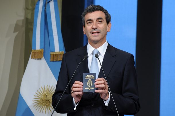 Randazzo da detalles para tramitar el pasaporte por Internet