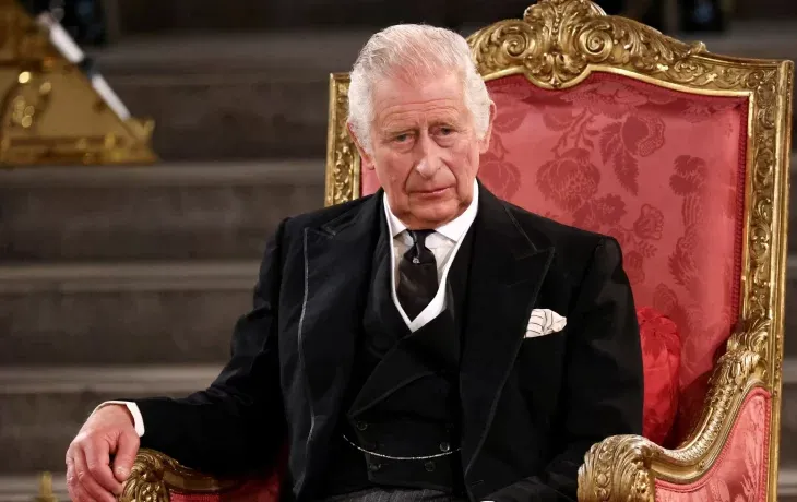 El Rey Carlos III tiene cáncer y deja las funciones públicas durante el tratamiento
