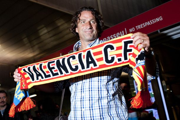 Pizzi firmó su contrato con el Valencia y debutará el próximo sábado