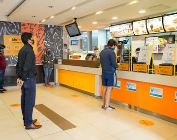 McDonalds aplic&oacute; el protocolo ante un caso de Covid-19 entre su personal de Recoleta