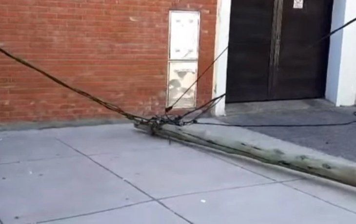 Villa Soldati: vecinos reclaman por caída de postes de luz y falta de suministro eléctrico
