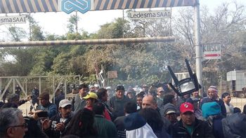 jujuy: feroz represion policial a trabajadores del ingenio ledesma jujuy: feroz represion policial a trabajadores del ingenio ledesma