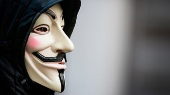 hablo s1ege, el hacker que tiene en vilo a los mas ricos del mundo: somos su karma hablo s1ege, el hacker que tiene en vilo a los mas ricos del mundo: somos su karma