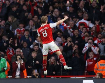 Arsenal goleó 3-1 al Chelsea de Enzo Fernández y sueña con el título