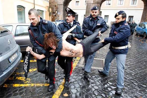 Mujeres se desnudaron en el Vaticano en plena misa del Papa