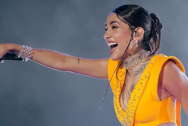 VIDEO Así le robaron su disco de platino a María Becerra