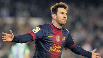 messi estrena el balon de oro en la visita del barsa al malaga messi estrena el balon de oro en la visita del barsa al malaga