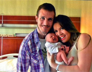 Dallys Ferreira presenta a su hija India