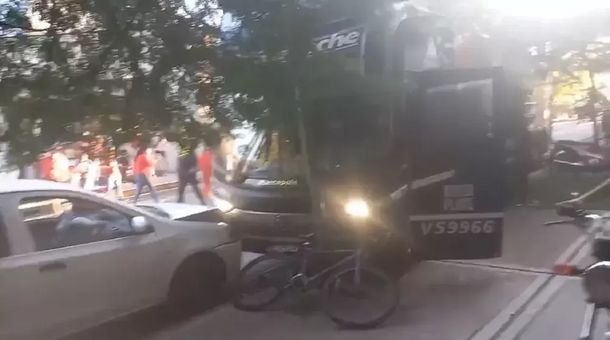 Chocó el micro de River a horas del partido en Tucumán