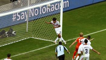 mira el milagro en el area de costa rica para obligar el alargue ante holanda mira el milagro en el area de costa rica para obligar el alargue ante holanda