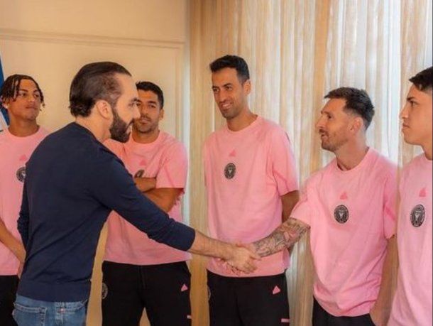 Nayib Bukele demoró el inicio de Inter Miami vs El Salvador por saludar a Lionel Messi