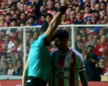 Otra vez Espinoza y una nueva actitud provocadora con un jugador de Unión