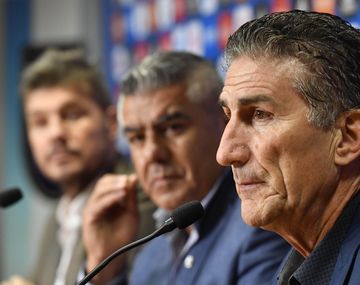 Bauza le dijo adiós a la Selección con una conferencia junto a Tapia y Tinelli