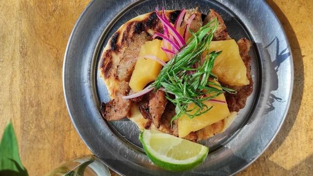 La tortilla al rescoldo es una de las especialidades de la casa. La tortilla al rescoldo es una de las especialidades de la casa.